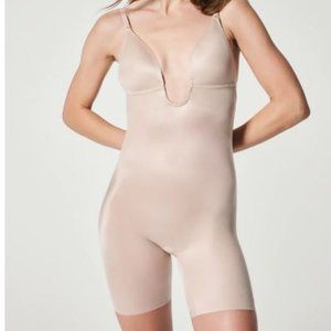 Spanx Suit Your Fancy Plunge Low-Back Mid-Thigh Bodysuit, Never Worn